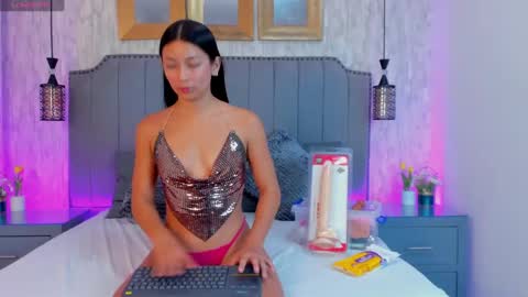 Snapshot of megan_cruzgb chatting on February 17, 9:54 pm Carolina Paez online show from February 17, 9:54 pm