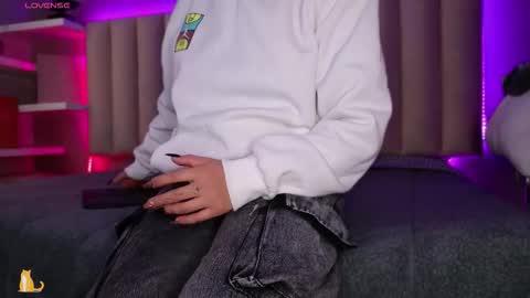     online show from November 4, 12:10 pm