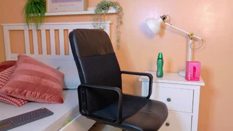 M E G A N  E V A N S  online show from April 10, 7:42 pm