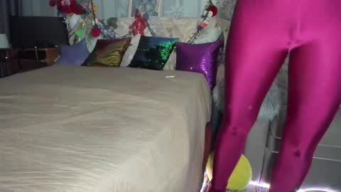 Nicki--------- Welcome to my Room online show from November 7, 7:19 pm