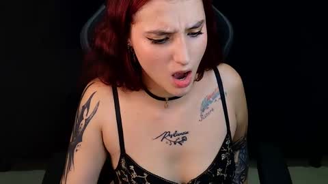 Snapshot of megann_19_ chatting on October 9, 10:36 pm Megan online show from October 9, 10:36 pm