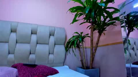 Snapshot of megann_hill chatting on September 27, 1:51 pm Megan online show from September 27, 1:51 pm