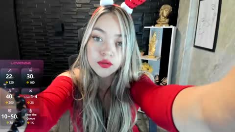 Snapshot of megann_hill chatting on December 14, 12:33 pm Megan online show from December 14, 12:33 pm