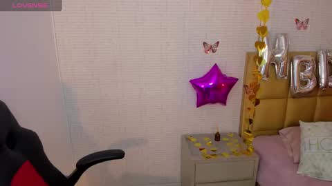 Snapshot of meganzarick chatting on September 30, 12:33 pm M E G A N online show from September 30, 12:33 pm