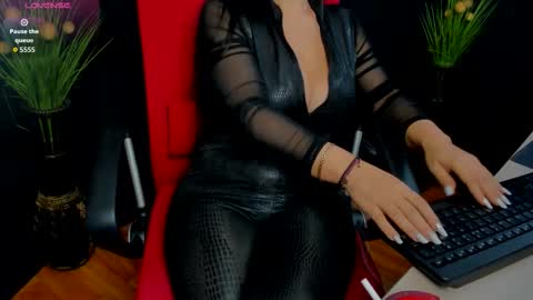 Miss Meghan or MM    online show from November 19, 2:22 am