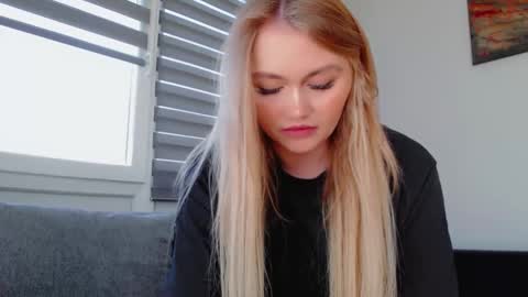 Melania online show from April 24, 11:46 am