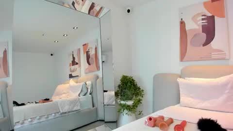 Melanie Baez online show from February 18, 1:54 am