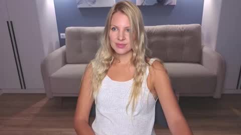 Snapshot of melaniebennett chatting on September 12, 6:25 am Melanie Bennett online show from September 12, 6:25 am