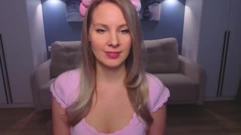 Melanie Bennett online show from March 27, 8:26 am