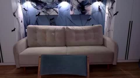 Melanie Bennett online show from November 1, 7:12 am