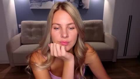 Snapshot of melaniebennett chatting on October 3, 6:29 am Melanie Bennett online show from October 3, 6:29 am