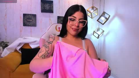 Snapshot of melaniegrayx chatting on February 17, 3:22 pm melaniegrayx online show from February 17, 3:22 pm