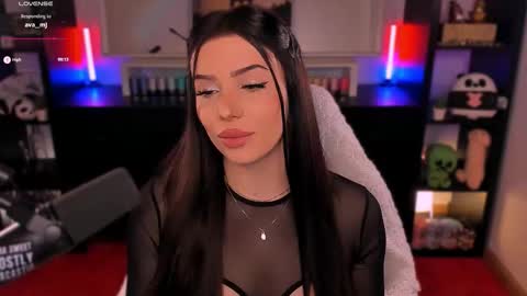 Melanie  online show from December 1, 7:38 pm