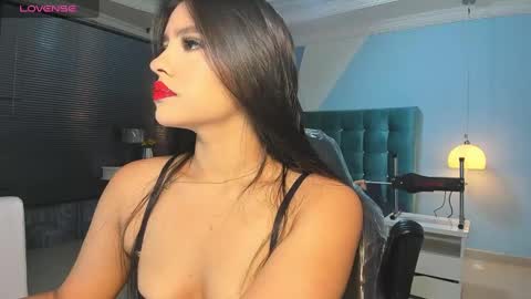 Snapshot of melanierioss_ chatting on February 22, 12:29 pm online show from February 22, 12:29 pm