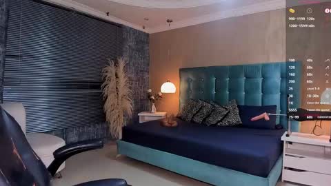 Snapshot of melanierioss_ chatting on October 12, 4:53 pm online show from October 12, 4:53 pm
