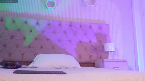 MelanyLuv online show from January 31, 8:40 pm