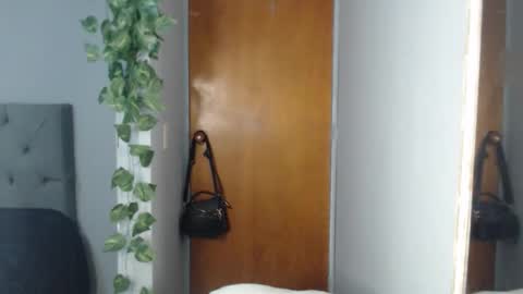 meliinna_xxx online show from December 19, 5:54 am