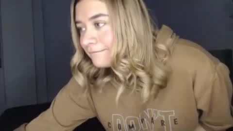 meliinna_xxx online show from February 8, 10:23 pm