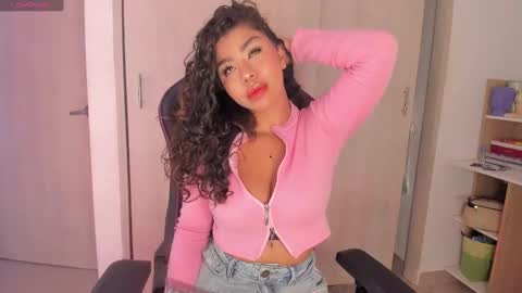 Snapshot of melina_ferrer1 chatting on January 24, 9:04 pm EI online show from January 24, 9:04 pm