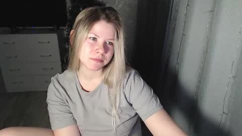 Melissa  Ray online show from January 22, 2:24 pm