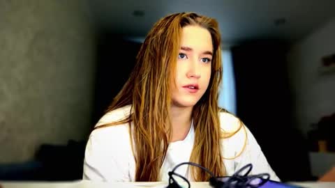 melissalii online show from October 28, 12:00 pm