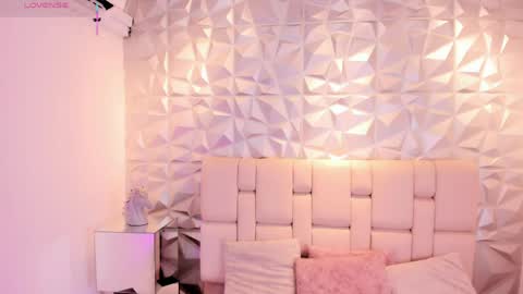  Mell online show from April 9, 11:59 am