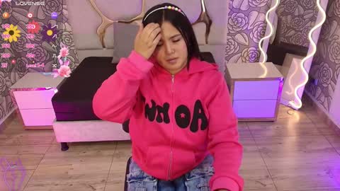 Snapshot of mellani_tay chatting on February 3, 3:20 am Mellani  online show from February 3, 3:20 am