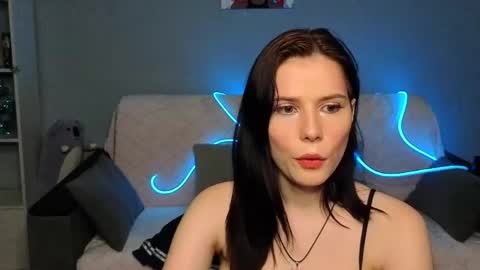 mellhyees online show from February 28, 6:29 pm