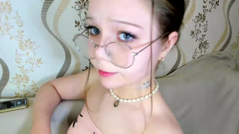 MelMooon online show from September 26, 7:22 pm