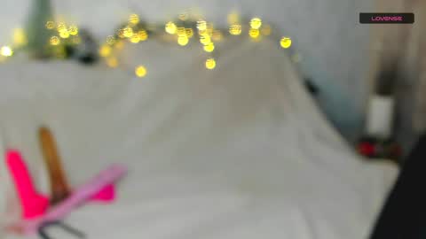 MelMooon online show from December 28, 4:41 pm