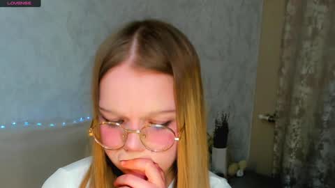 MelMooon online show from January 16, 5:55 pm