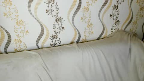 MelMooon online show from September 11, 8:20 pm