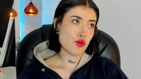 Snapshot of melody_suarez chatting on January 3, 7:29 pm MELODY online show from January 3, 7:29 pm