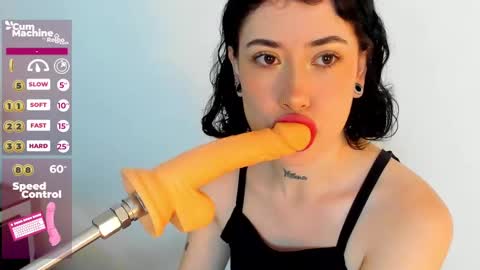 Snapshot of melody_suarez chatting on December 14, 7:57 pm MELODY online show from December 14, 7:57 pm