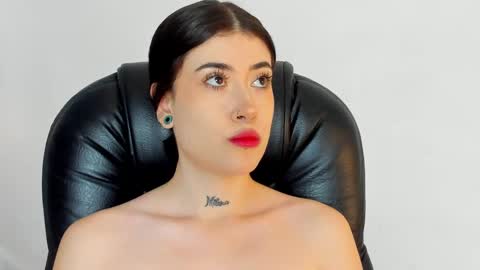 Snapshot of melody_suarez chatting on January 2, 8:57 pm MELODY online show from January 2, 8:57 pm