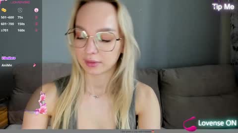 melodyillves online show from April 13, 5:20 am