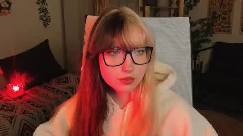 Mia online show from October 26, 3:18 pm