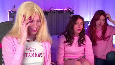 Mia online show from November 1, 4:44 pm