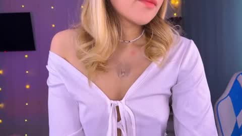 Snapshot of mercedes_robins chatting on October 6, 5:02 am Molly online show from October 6, 5:02 am