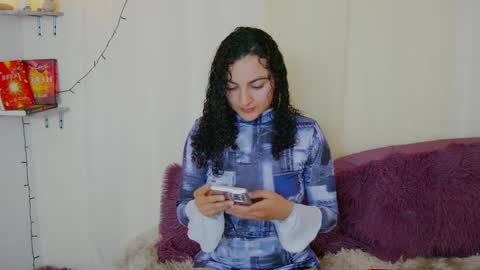 Merida Bell online show from January 14, 4:57 am