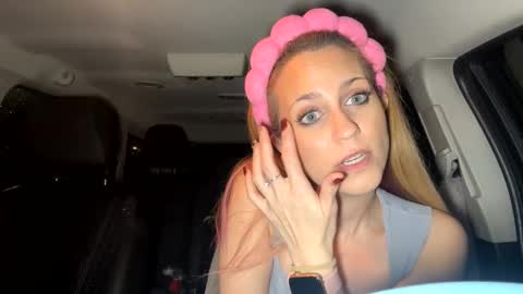 mezzy69 online show from February 12, 9:31 am