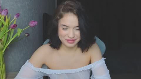 Mia online show from March 12, 9:24 pm