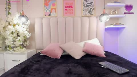 mia__bailey_ online show from April 8, 3:19 am