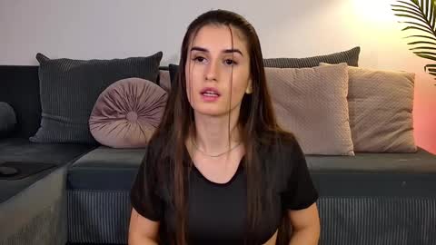 Freya Allen online show from December 16, 9:31 pm