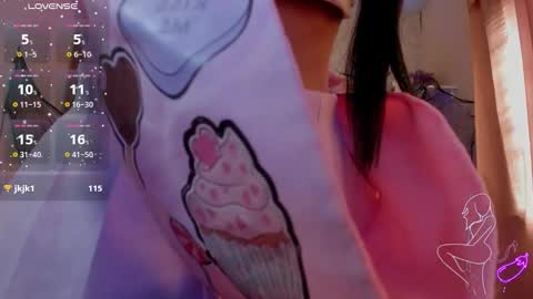 Mia online show from October 31, 4:00 pm