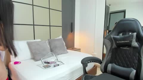 M I A  online show from October 28, 2:39 am