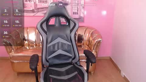 Mia online show from December 5, 1:23 pm