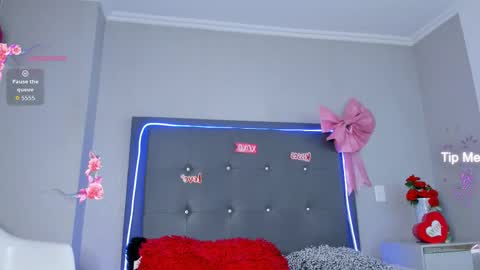 mia online show from March 24, 2:44 pm