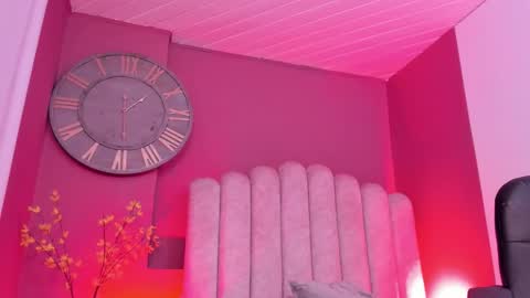 Val  online show from February 7, 8:24 pm