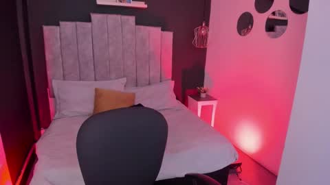 Val  online show from March 25, 7:39 pm